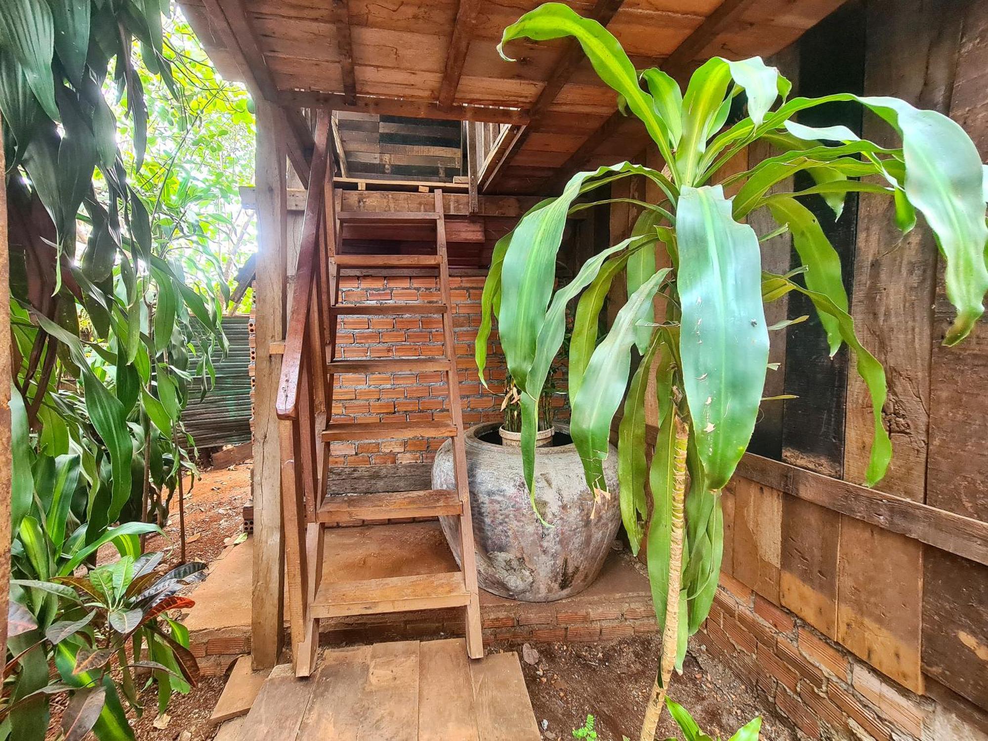 Ratanakiri Homestay & Jungle Trek Banlung Exterior photo