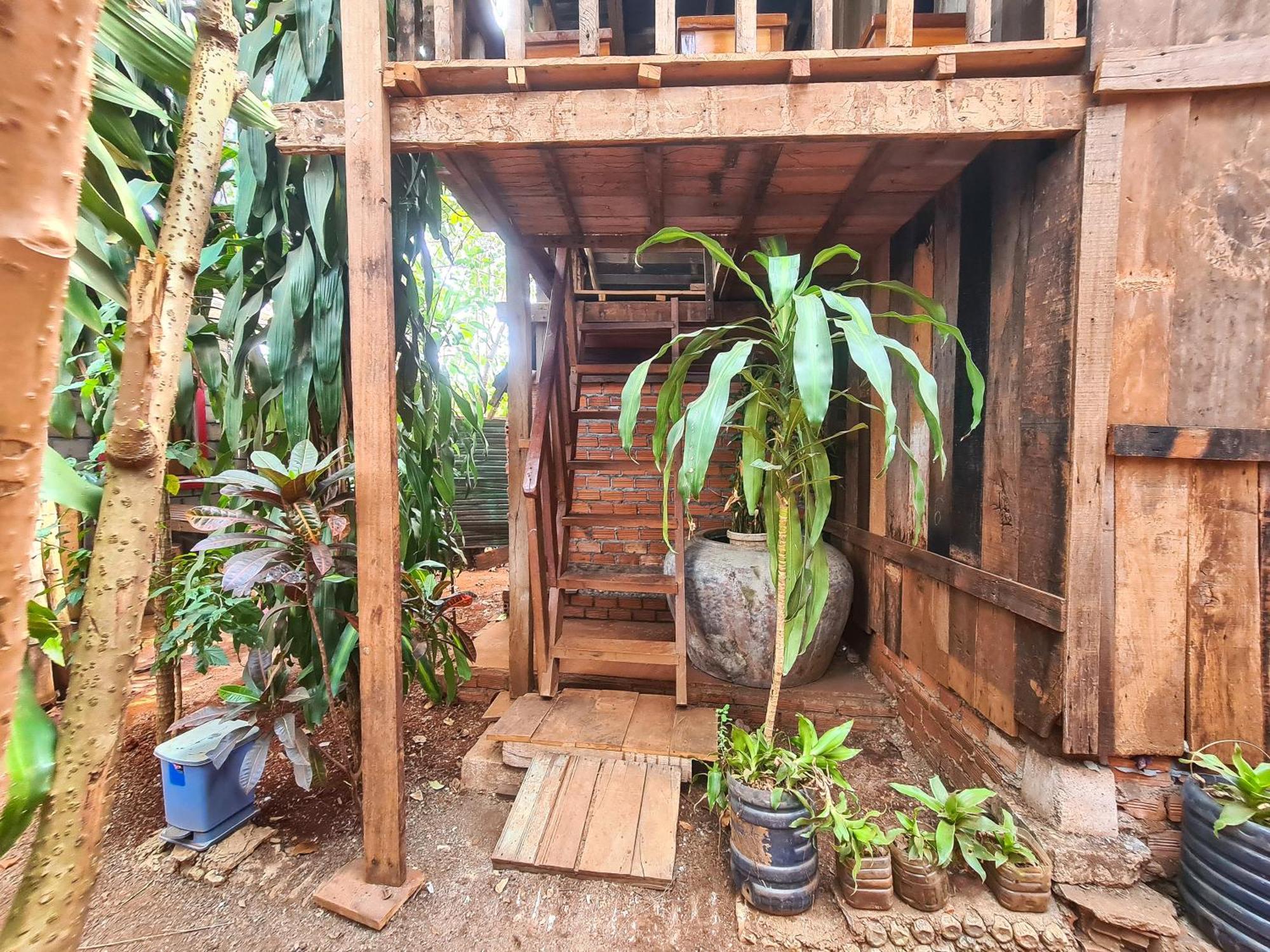 Ratanakiri Homestay & Jungle Trek Banlung Exterior photo